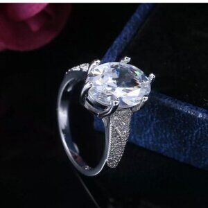 Stunning Silver & Cubic Zirconia Crystal 5 Carat Ring